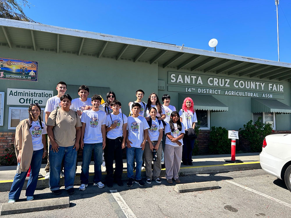 A group photo of volunteers
