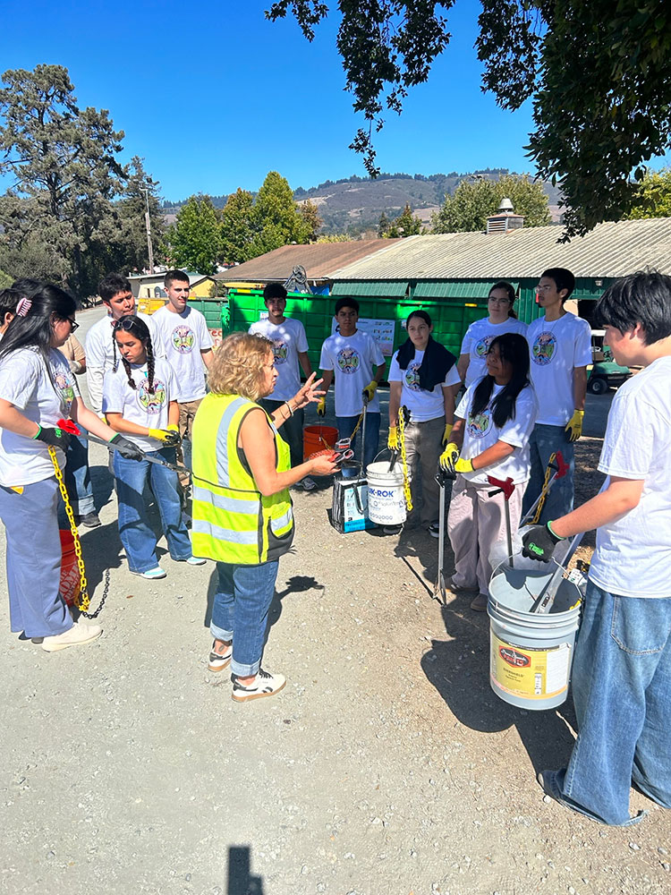 A group photo of volunteers