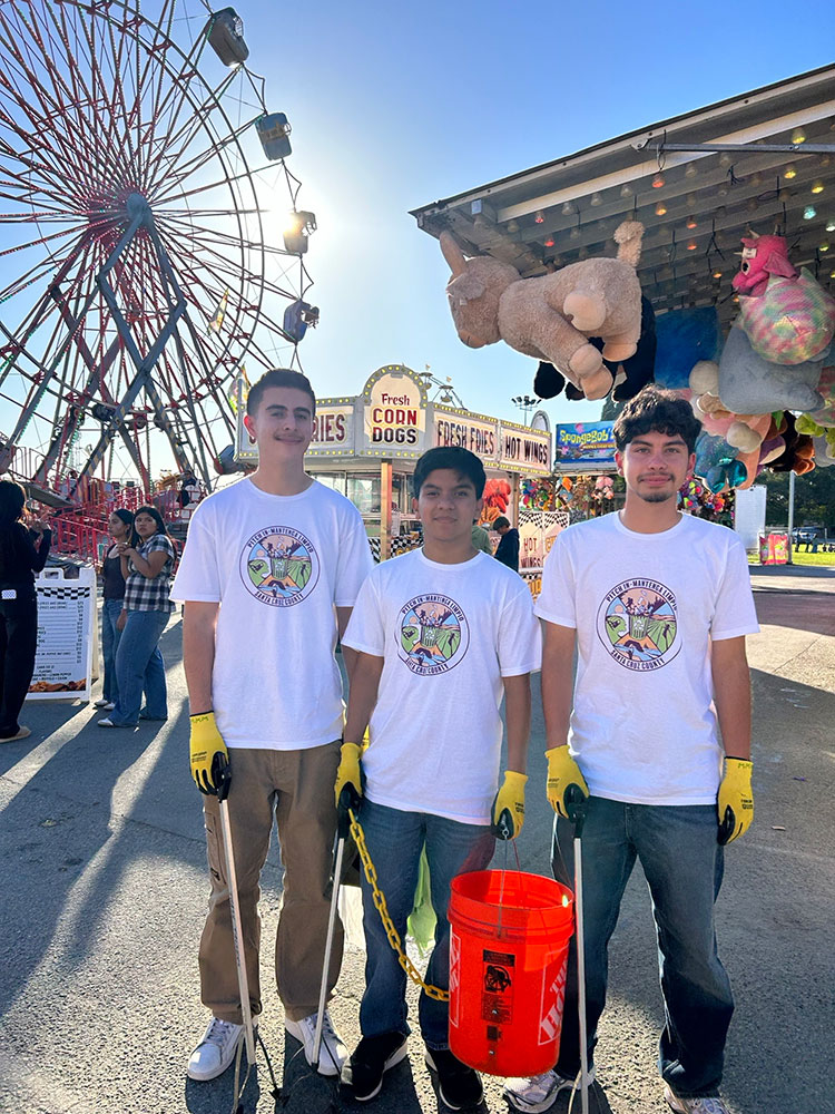 A group photo of volunteers